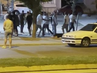 Edirne'de parkta iki grup arasında tekmeli yumruklu kavga