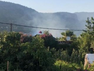 Muğla'da kuru otların tutuşmasıyla yangın çıktı