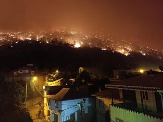 Bursa’da orman yangını yerleşim yerlerine sıçradı