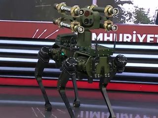 Türkiye'nin ilk füze atan robot köpeği KOZ, tv100'de tanıtıldı