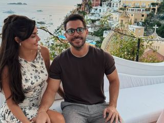 Hande Erçel ve Hakan Sabancı çiftinden romantik pozlar