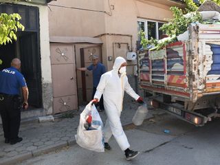 Eskişehir'de bir evden 2,6 ton çöp çıktı