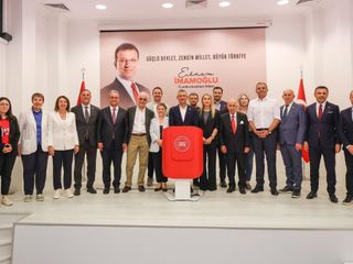 CHP'den tepki çeken eylem: Atatürk portresinin yerine İmamoğlu resmi koyuldu