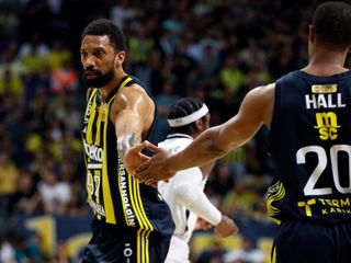 Fenerbahçe, Khem Birch'ün sözleşmesini yeniledi