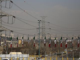 İran'da 'tüketim sınırları aştıkları' gerekçesiyle, kamu kurumlarının elektriği kesildi