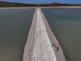 Kuraklık ile suların çekilmesi, eski İzmir-Çeşme yolunu ortaya çıkardı
