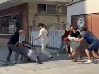 Kayseri'de sokak ortasında kavga ettikleri şahsı taşla bayılttılar