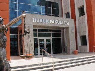 Bakan açıkladı: Hukuk fakültelerine girişte artık o şart aranacak!