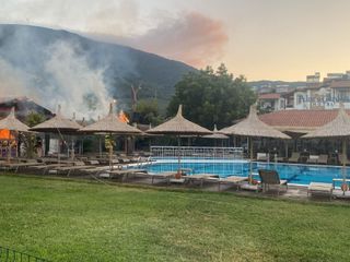 Balıkesir'de otelin bahçesinde korkutan yangın