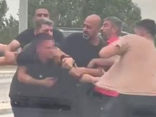 Bursa'da yol verme kavgası: Birbirlerine girdiler