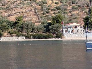 Muğla'da sahile duvar örüldü