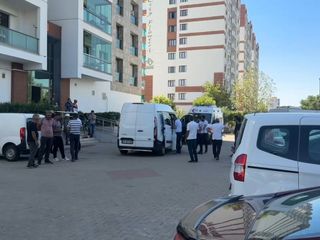 Diyarbakır'da bir site görevlisi suyu tahliye etmek isterken akıma kapıldı
