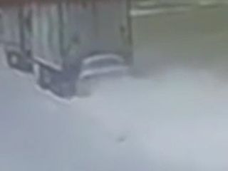 Bursa'da tıra arkadan çarpan otomobilin sürücüsü yaşamını yitirdi