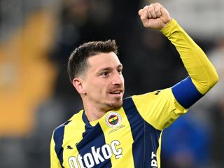 Fenerbahçe’nin yeni kaptanı Mert Hakan Yandaş oldu