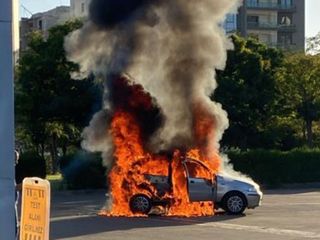Diyarbakır'da bir sürücü muayeneden geçmeyen otomobilini yaktı