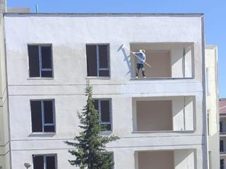 Adıyaman’da korumasız çalışan işçi, yürekleri ağza getirdi