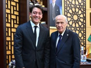 Mesut Özil, Devlet Bahçeli'yi ziyaret etti