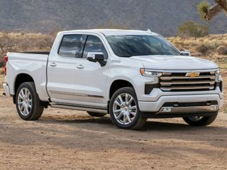 Chevrolet Silverado rekor kırdı: Tek şarjla 1704 kilometre