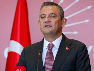 Aziz İhsan Aktaş'ın makam aracını Özgür Özel'in kullandığı ortaya çıktı