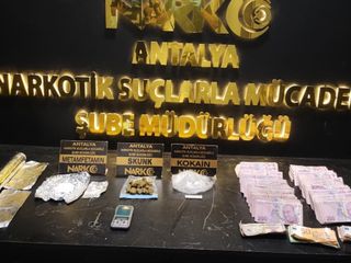 Antalya'da uyuşturucu tacirlerine darbe: Çok sayıda yasak madde ele geçirildi