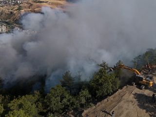 Karabük'teki orman yangını yerleşim bölgesine yaklaştı
