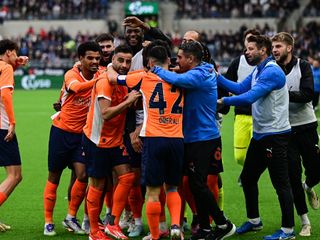 Başakşehir, Viking'i üç golle yıktı