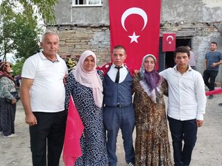 "Sadece garibanlar mı gider askere" diyen gence davul zurnalı uğurlama