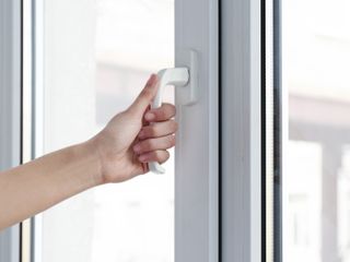 İngiltere’de kırmızı alarm: ‘Pencereleri kapatın!’ uyarısı yapıldı!