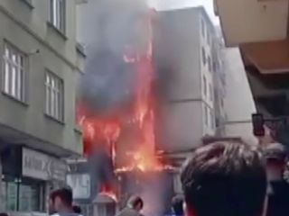 Gaziantep'te 5 katlı binada yangın: 23 kişi dumandan etkilendi