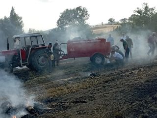 Tokat'ta balya makinesinden çıkan kıvılcım, 10 dönüm araziyi yaktı