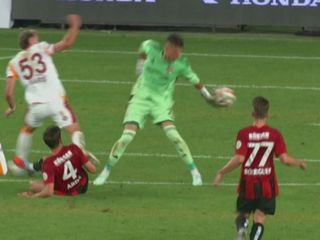 Kırmızı kart çıktı! Gaziantep FK, Galatasaray karşısında 10 kişi