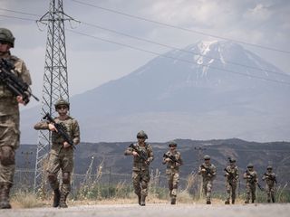 Sınırda vatan nöbeti: Ağrı'da Mehmetçik yasa dışı geçişlere izin vermiyor