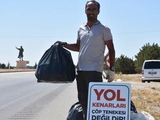 Karaman'da akademisyen, çöp toplayarak 'temiz çevre' farkındalığı yaratıyor