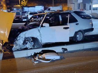 Isparta'da alkollü sürücü direğe çarptı: 1 yaralı