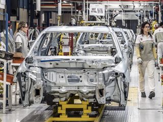 Alman otomotiv üreticisi iflas bayrağını çekti! Otomobil parçaları açık artırmaya çıkıyor