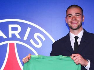 PSG, Lucas Chevalier ile 5 yıllık sözleşme imzaladı
