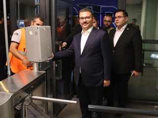 Iğdır Valisi Turan, protokol tribününe elektronik biletle giriş yaparak maçı takip etti