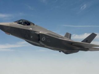 Arızalanan İngiliz F-35 uçağı Japonya'ya zorunlu iniş yaptı