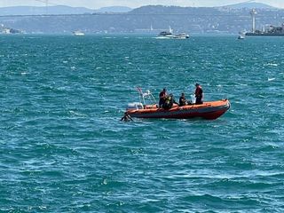 Sarayburnu’nda akıntıya kapılan kişi için arama çalışmaları sürüyor
