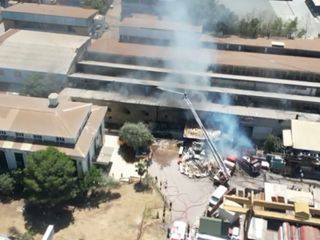 Kocaeli'de fabrikada çıkan yangın, yanındaki 2 fabrikaya daha sıçradı