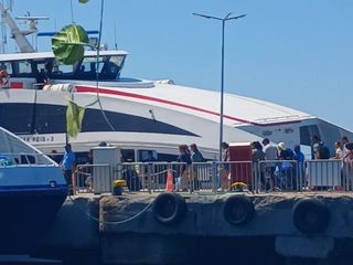 Avşa Adası açıklarında İDO feribotu kayaya çarptı