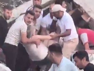 Balıkesir'deki depremde yıkılan binadan 5 kişi kurtarıldı