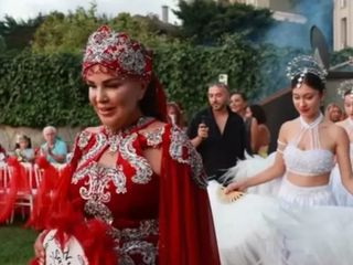 Astrolog Nuray Sayarı ikinci kez evleniyor! Kına gecesi yaptı