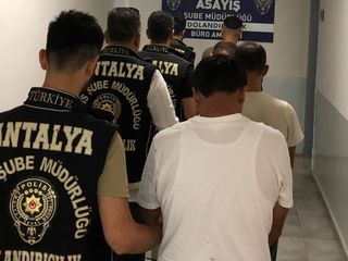 Antalya'da kendilerini devlet görevlisi olarak tanıttılar: 1 milyon 736 bin TL'lik vurgun