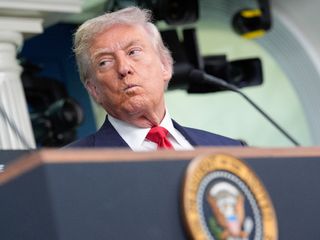 Trump'tan Çin kararı: Gümrük vergisi ateşkesi 90 gün uzatıldı