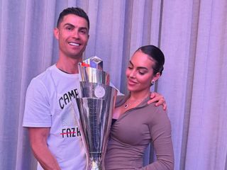 Cristiano Ronaldo sevgilisi Georgina Rodriguez’e evlilik teklif etti! Yüzük sosyal medyada gündem oldu