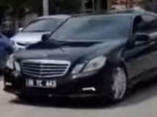 AK Partili belediye başkanının Mercedes makam aracı tepki çekti
