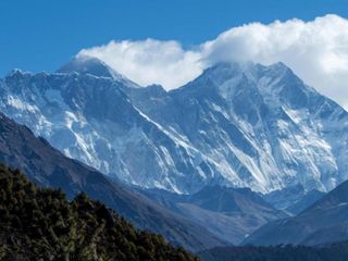 Everest Dağı'nda 10 yıl sonra bir ilk