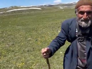 İsviçreli gezgin, Erzurumluya adres sordu: Böyle gideceksin, sola büküleceksin
