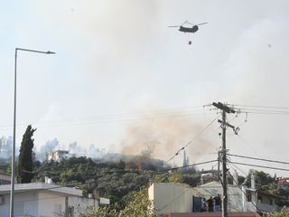 Yunanistan Patra'da çıkan orman yangınına müdahale sürüyor